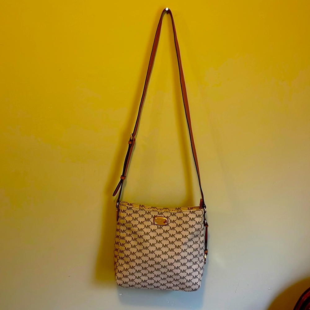 Large Michael Kors Jet Set cross body